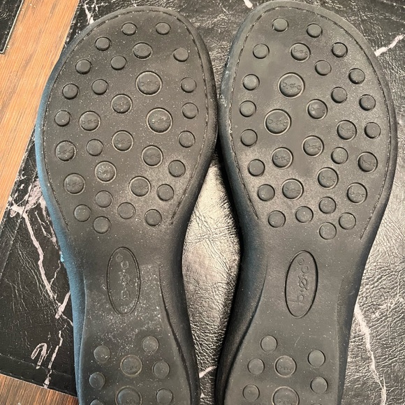 Size 7M/W BOC Leather sandals. - Picture 2 of 4